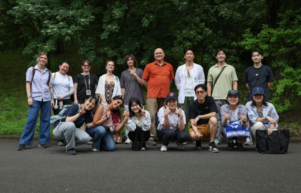 Photo of Dr. Muller and Dr. Sato and their lab members, July 2025